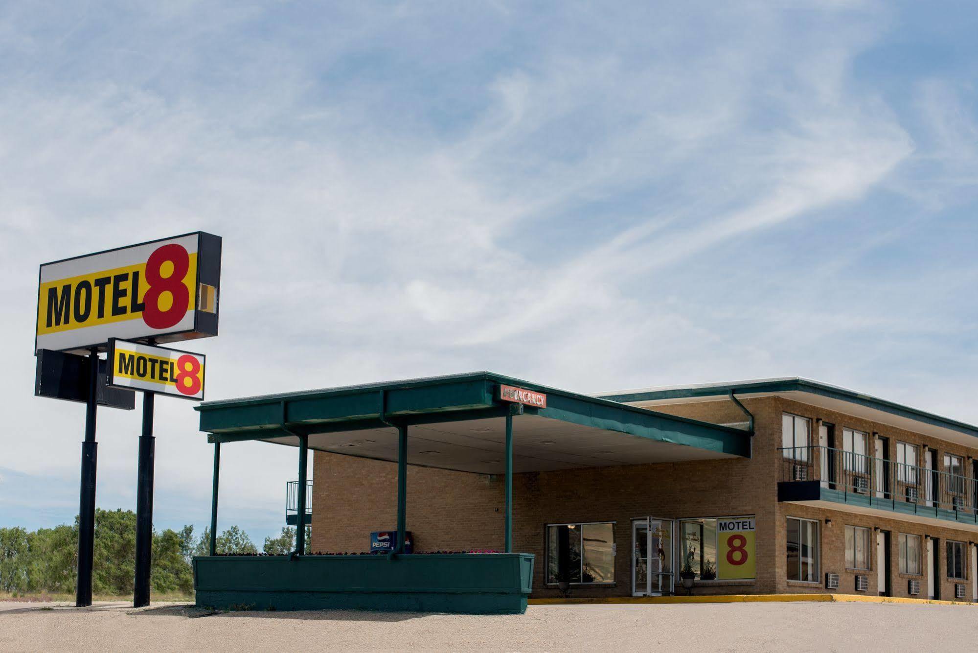 Motel 8 Rock Springs Bagian luar foto