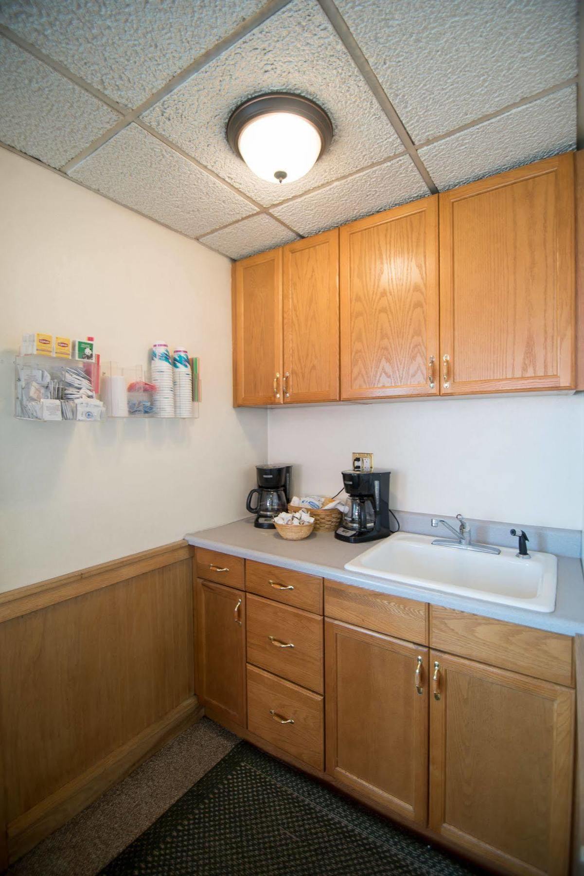 Motel 8 Rock Springs Bagian luar foto