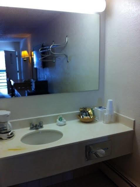 Motel 8 Rock Springs Bagian luar foto