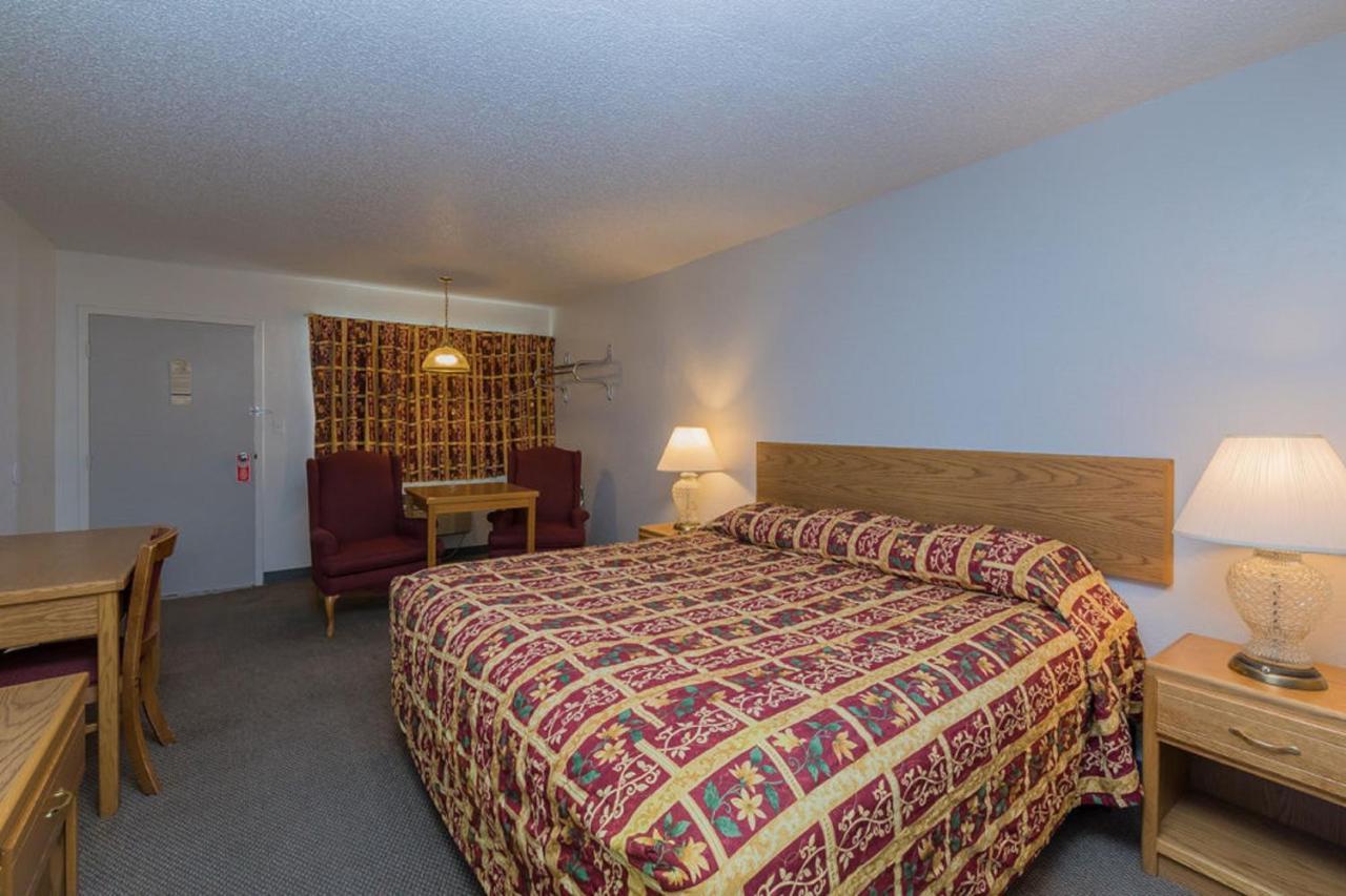 Motel 8 Rock Springs Bagian luar foto