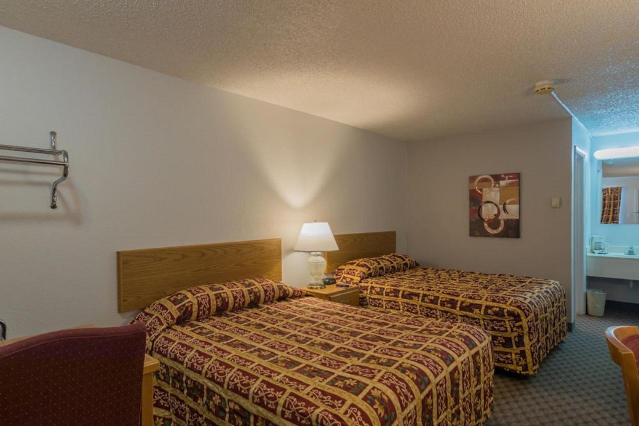 Motel 8 Rock Springs Bagian luar foto