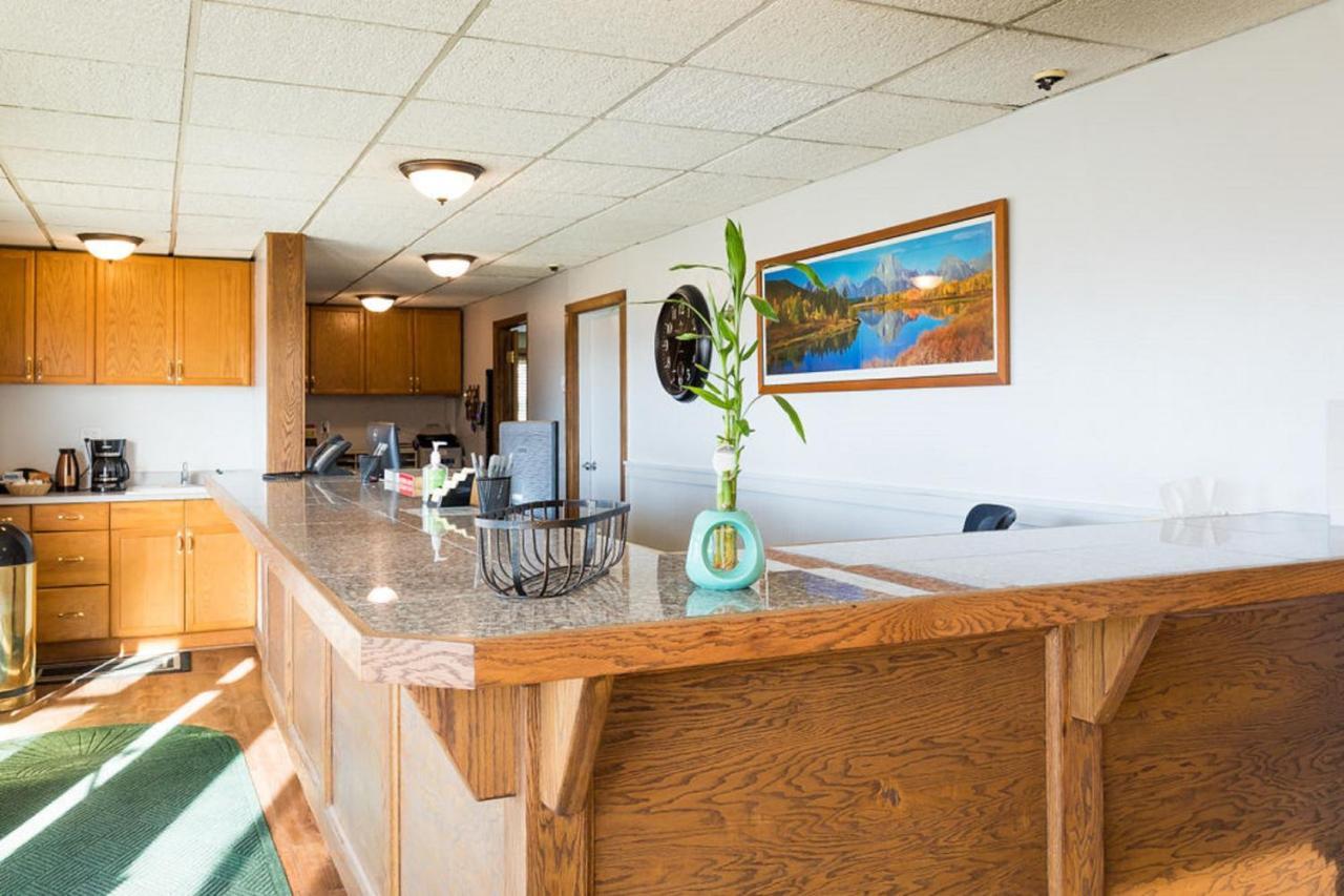 Motel 8 Rock Springs Bagian luar foto
